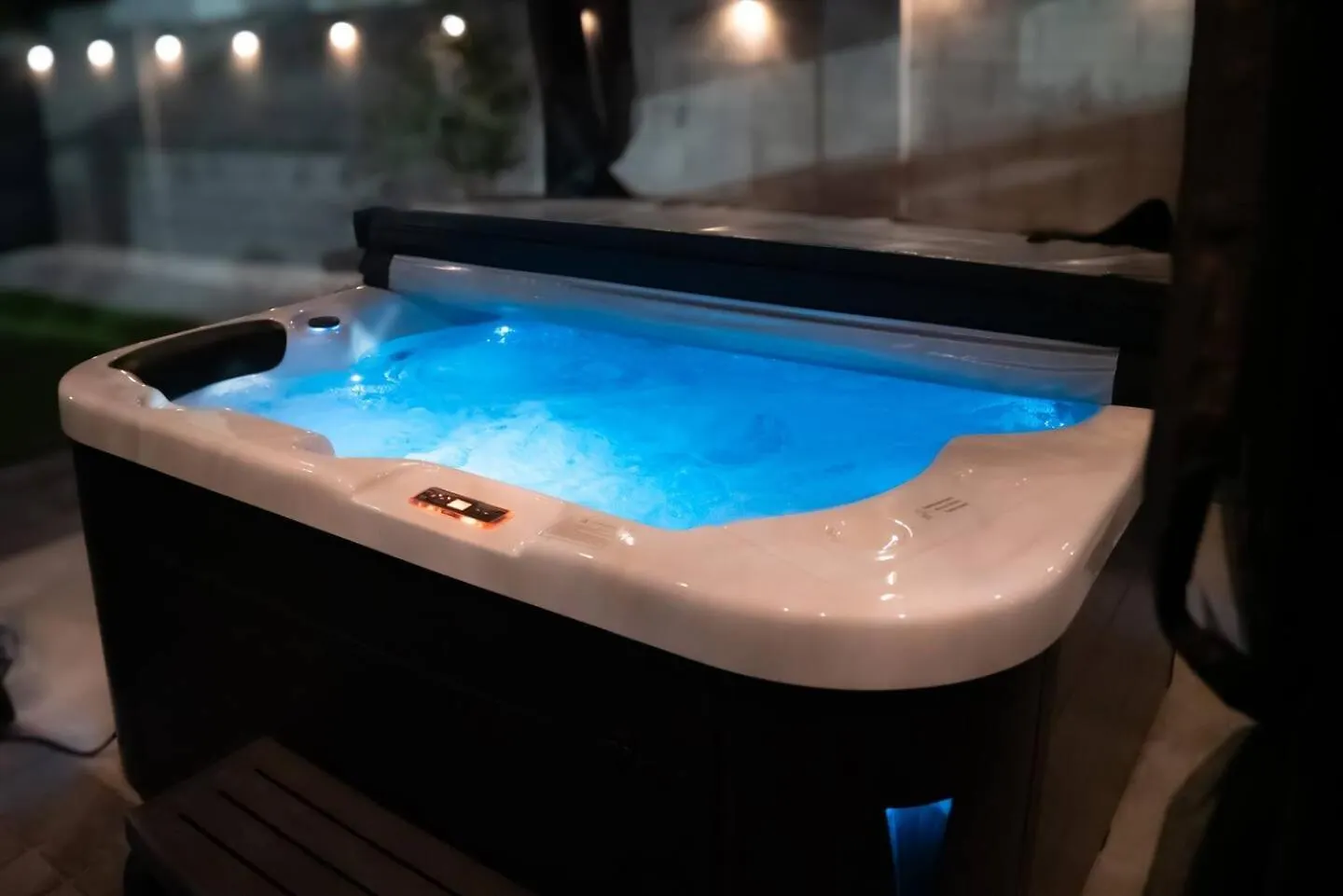 Enchanting Gardenhome- Spacious Yardluxe Jacuzzi Las Vegas Holiday home