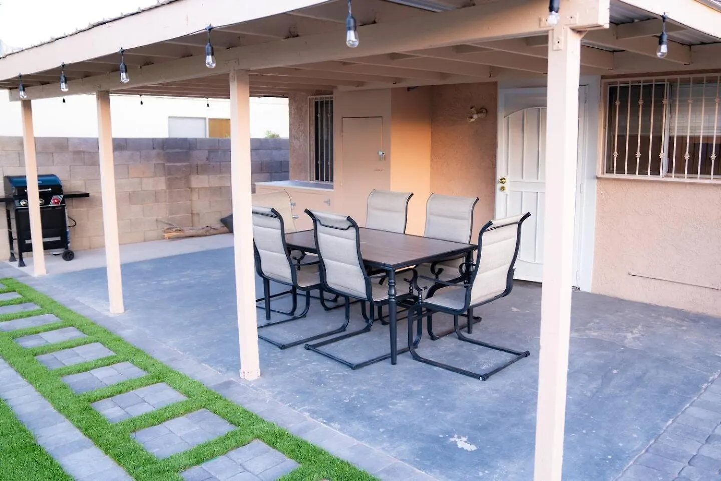 Enchanting Gardenhome- Spacious Yardluxe Jacuzzi Las Vegas Holiday home