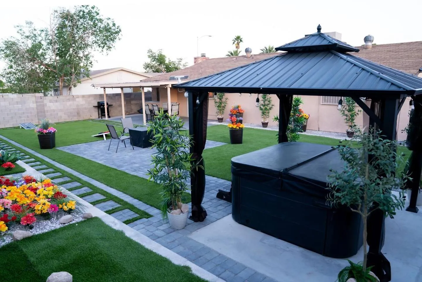 Enchanting Gardenhome- Spacious Yardluxe Jacuzzi Las Vegas Holiday home