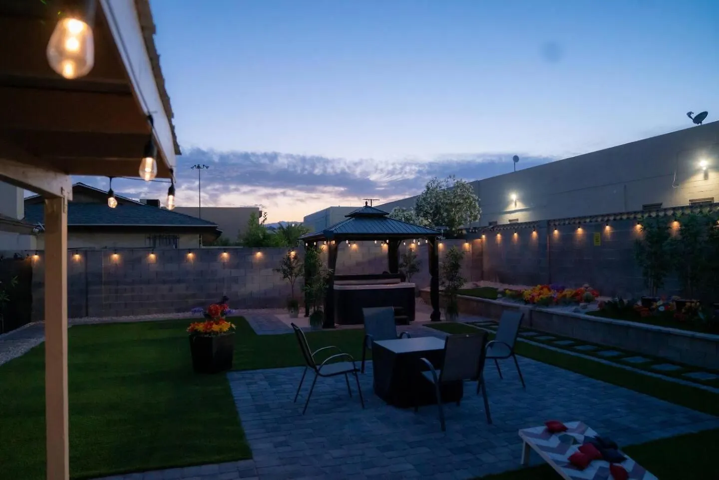 Enchanting Gardenhome- Spacious Yardluxe Jacuzzi Las Vegas Holiday home