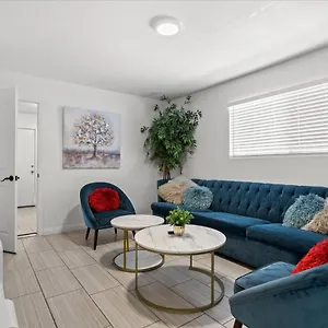  Holiday home 5 Mins To Vegas Strip, Casinos, Conventions, F1, Free Fast Wifi, 5 Roku Tvs, Massage Chair